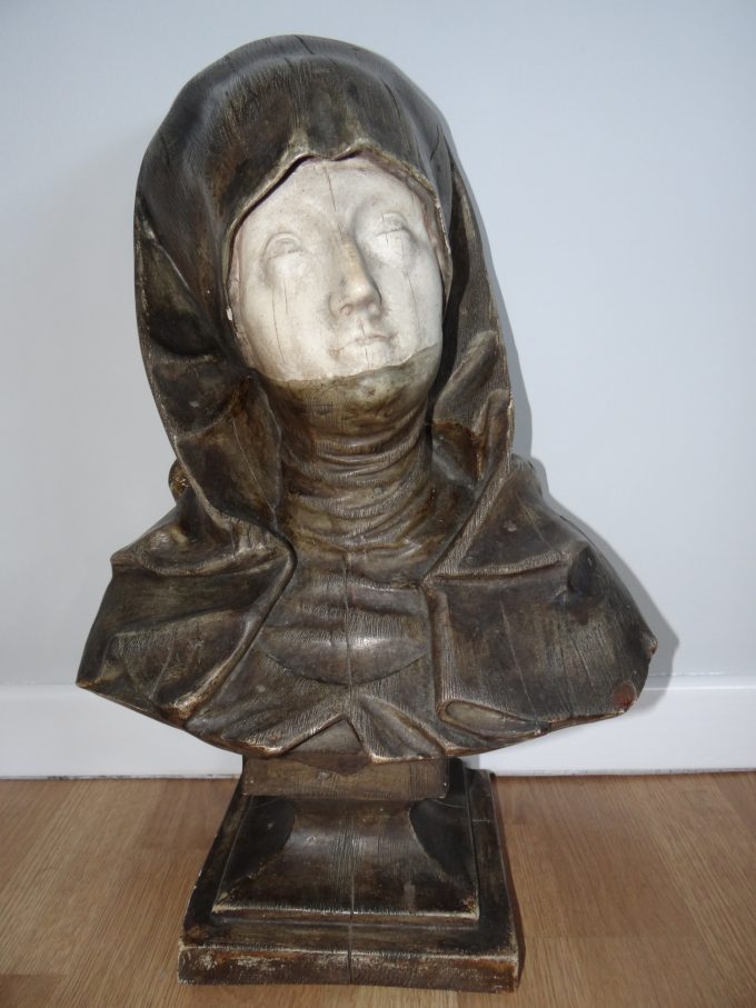 Buste de la Sainte Vierge en plâtre peint, provenance région lyonnaise, statue de Marie, Immaculée conception, tradition chrétienne,