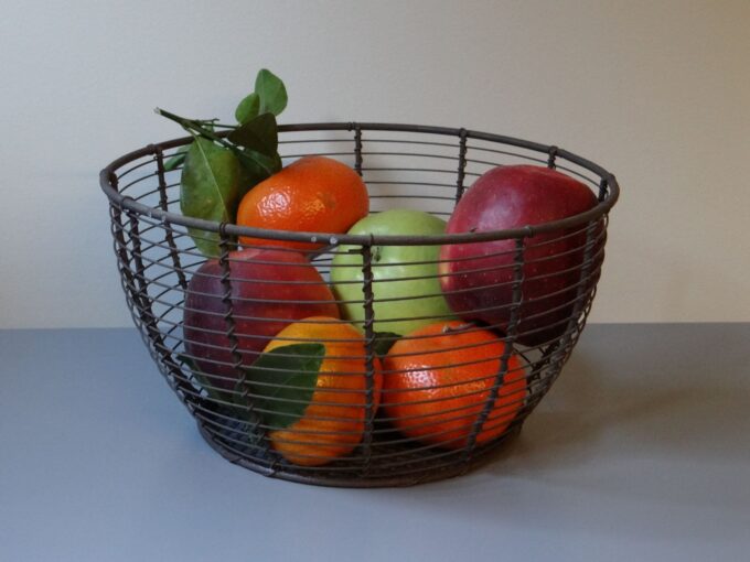 Carved metal fruit basket, iron table display, decorative object in the kitchen, large iron and wire fruit cup, - Image 2