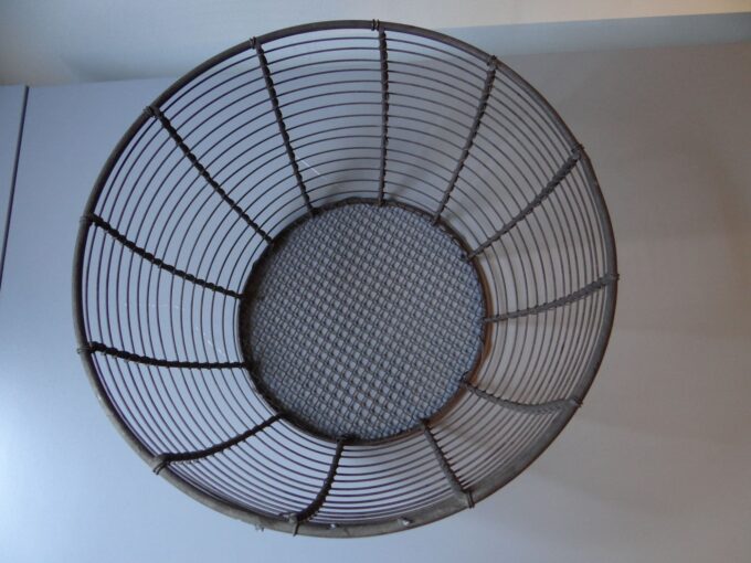 Carved metal fruit basket, iron table display, decorative object in the kitchen, large iron and wire fruit cup, - Image 4