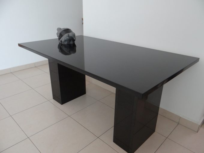 Table-sculpture with carved head in black granite, made by Sacha Sosno