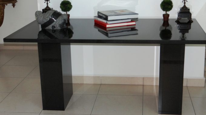 Table-sculpture with carved head in black granite, made by Sacha Sosno - Image 2