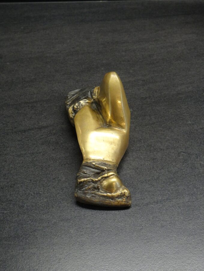Claude Gaveau, statue en bronze signée et numerotée, jambes de femme nue allongée, – Image 4