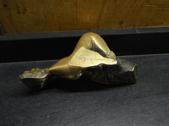 Claude Gaveau, statue en bronze signée et numerotée, jambes de femme nue allongée, – Image 5