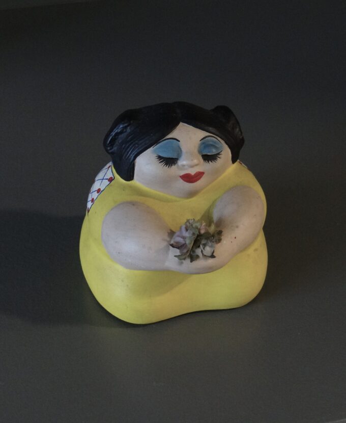Statuette of praying woman with bouquet, Mexican vintage pottery Botero style, decorative statuette, handmade crafts,