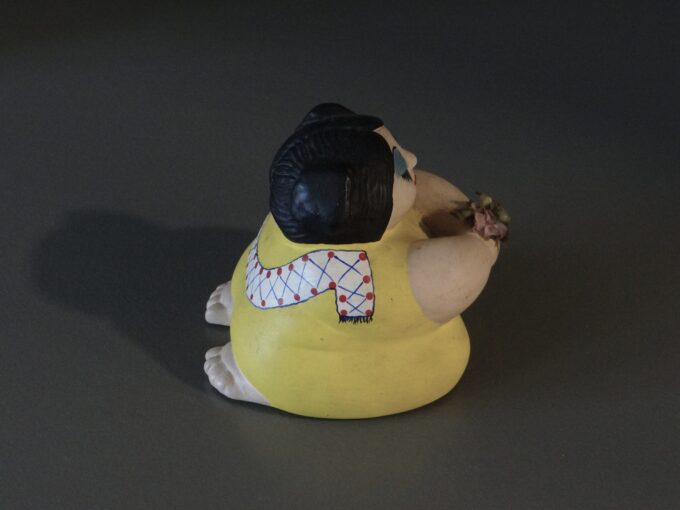 Statuette of praying woman with bouquet, Mexican vintage pottery Botero style, decorative statuette, handmade crafts, - Image 4