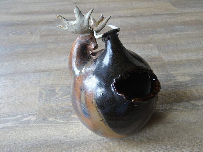 Vase sculpture de Alexandre Kostanda, combat entre taureau et cerf, poterie de collection de Vallauris – Image 4