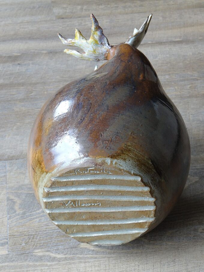 Vase sculpture de Alexandre Kostanda, combat entre taureau et cerf, poterie de collection de Vallauris – Image 9