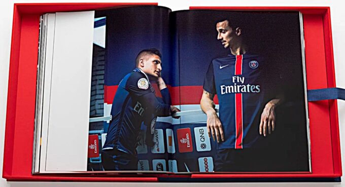 footballers en tenue-photo