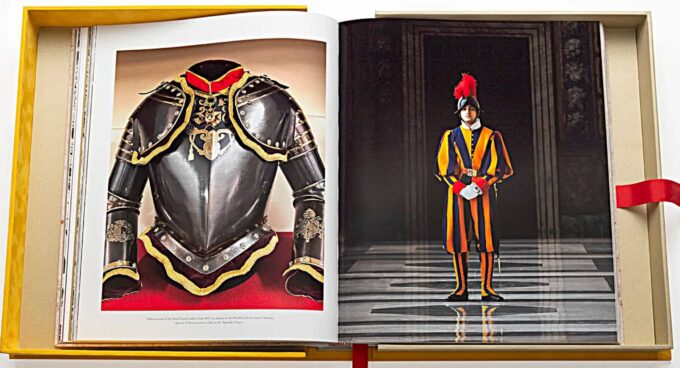 Vatican, A Private Visit to a Secret World, The Ultimate Collection (livre) – Image 2